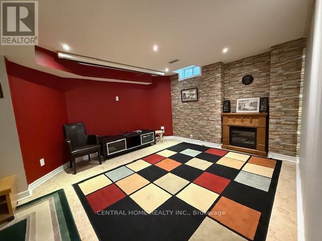 Basement Apartment - 89 Old Colony Road, Richmond Hill, Ontario  L4E 3X2 - Photo 8 - N12474825