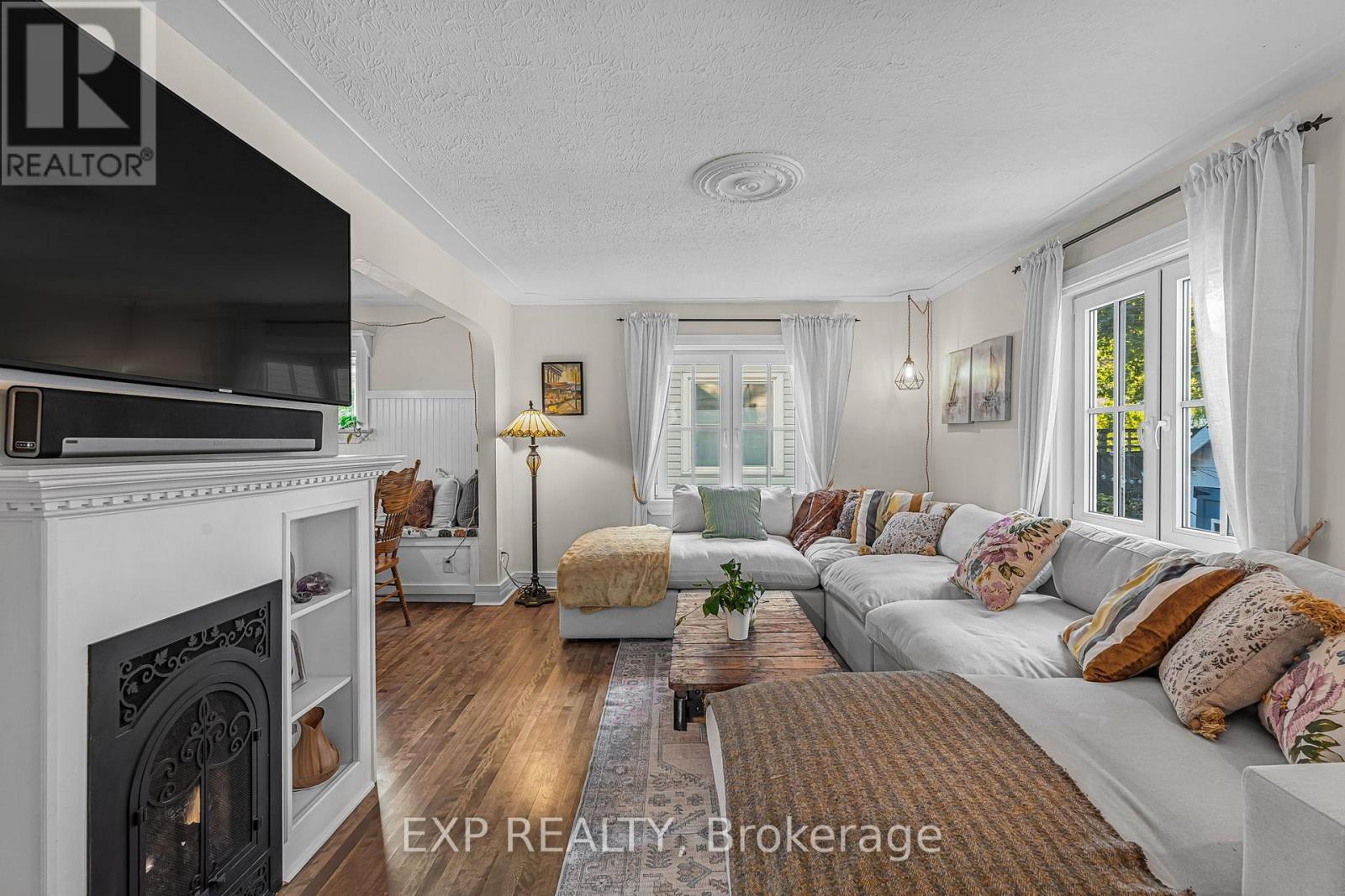 24 Robinson Street S, Grimsby, Ontario  L3M 3C4 - Photo 17 - X12474752