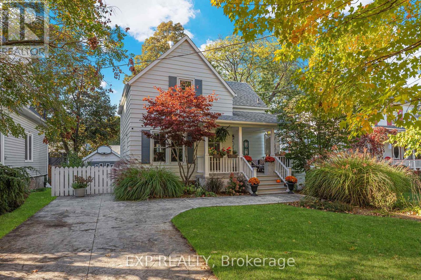 24 Robinson Street S, Grimsby, Ontario  L3M 3C4 - Photo 4 - X12474752
