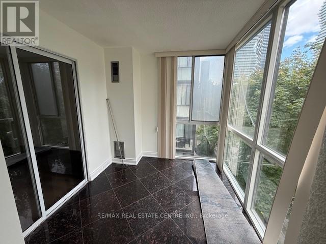 411 - 350 Webb Drive, Mississauga, Ontario  L5B 3W4 - Photo 7 - W12458894