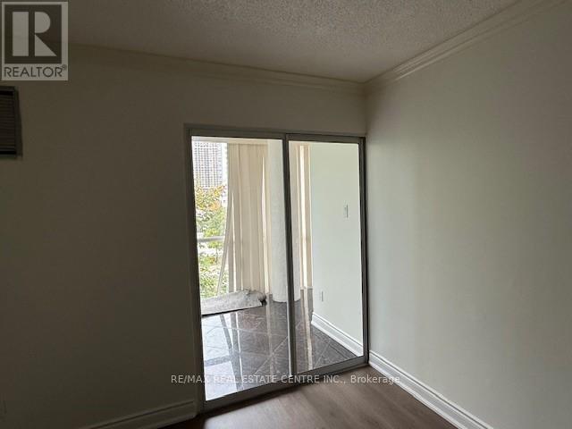 411 - 350 Webb Drive, Mississauga, Ontario  L5B 3W4 - Photo 13 - W12458894