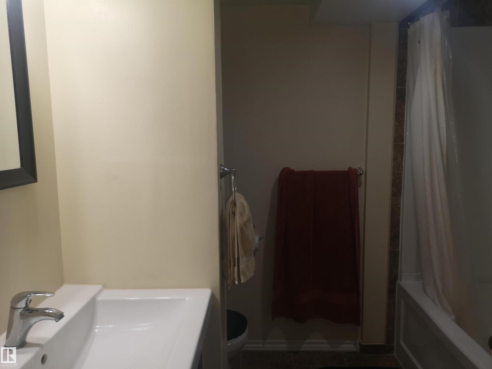 9636 63 Av Nw, Edmonton, Alberta  T6E 0G5 - Photo 13 - E4462924