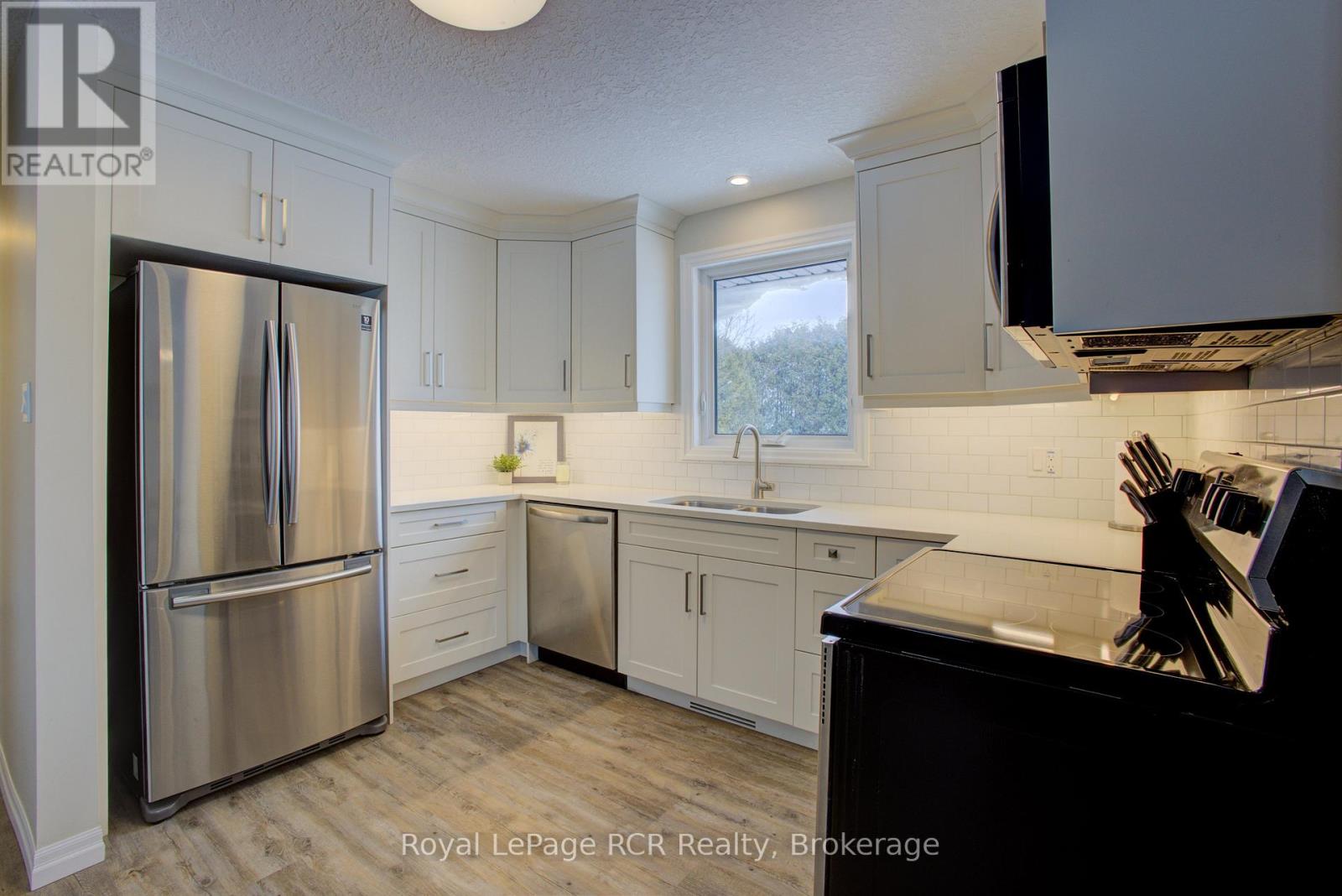 620 Elm Avenue N, North Perth, Ontario  N4W 3G2 - Photo 16 - X12474894