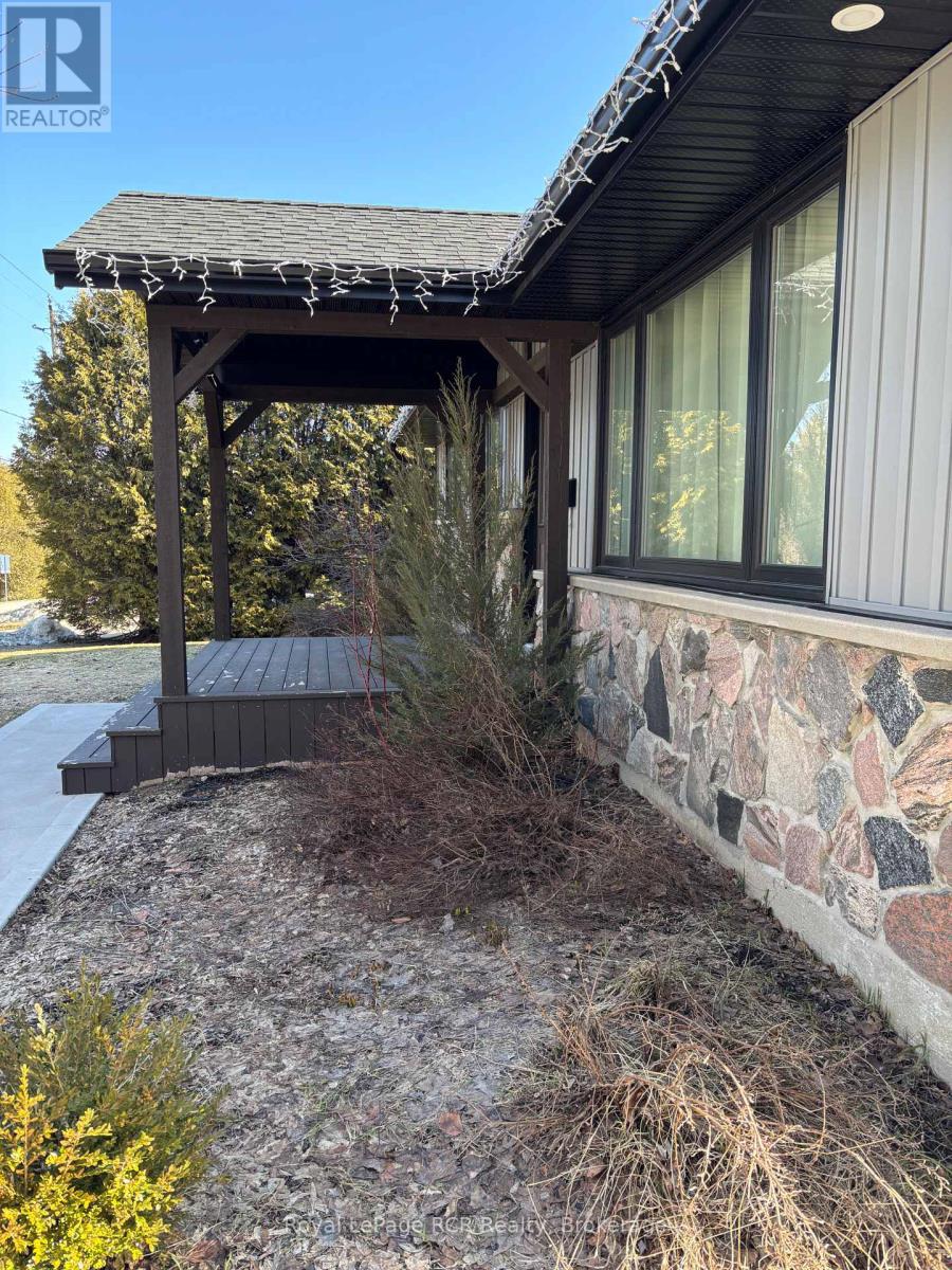 620 Elm Avenue N, North Perth, Ontario  N4W 3G2 - Photo 3 - X12474894