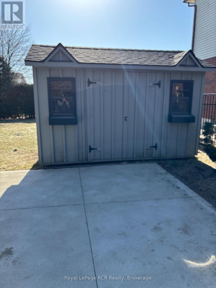 620 Elm Avenue N, North Perth, Ontario  N4W 3G2 - Photo 7 - X12474894