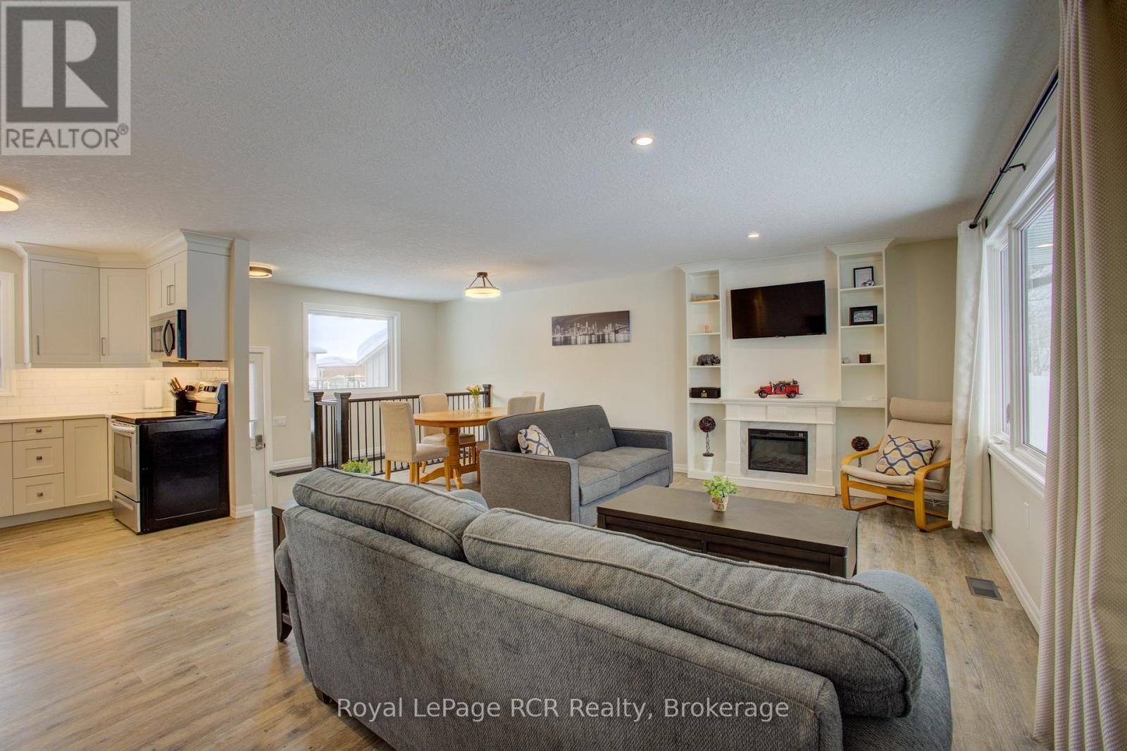 620 Elm Avenue N, North Perth, Ontario  N4W 3G2 - Photo 9 - X12474894