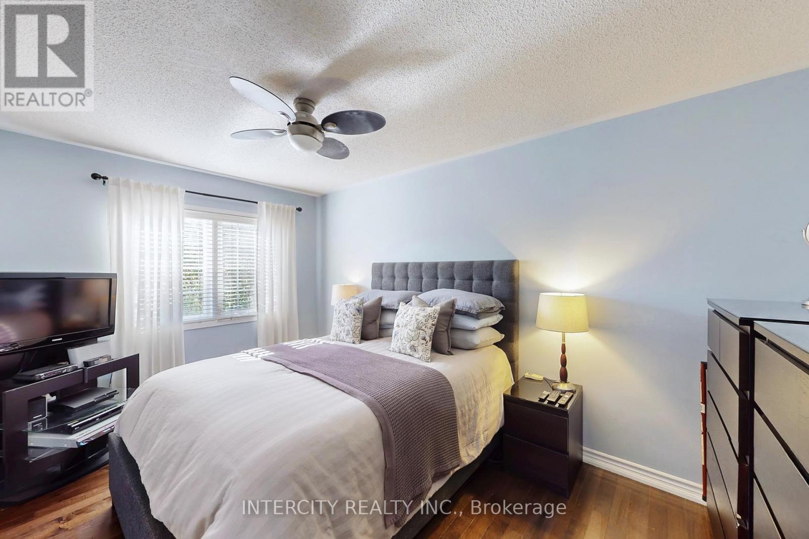 29 Birdstone Crescent, Toronto, Ontario  M6N 5H6 - Photo 25 - W12474778