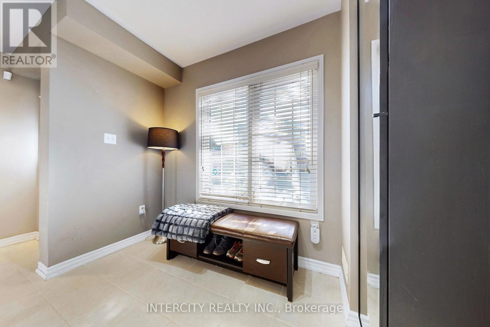 29 Birdstone Crescent, Toronto, Ontario  M6N 5H6 - Photo 5 - W12474778
