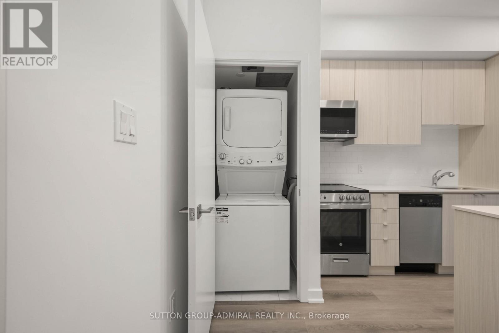 201 - 2433 Dufferin Street, Toronto, Ontario  M6E 3T3 - Photo 10 - W12474802