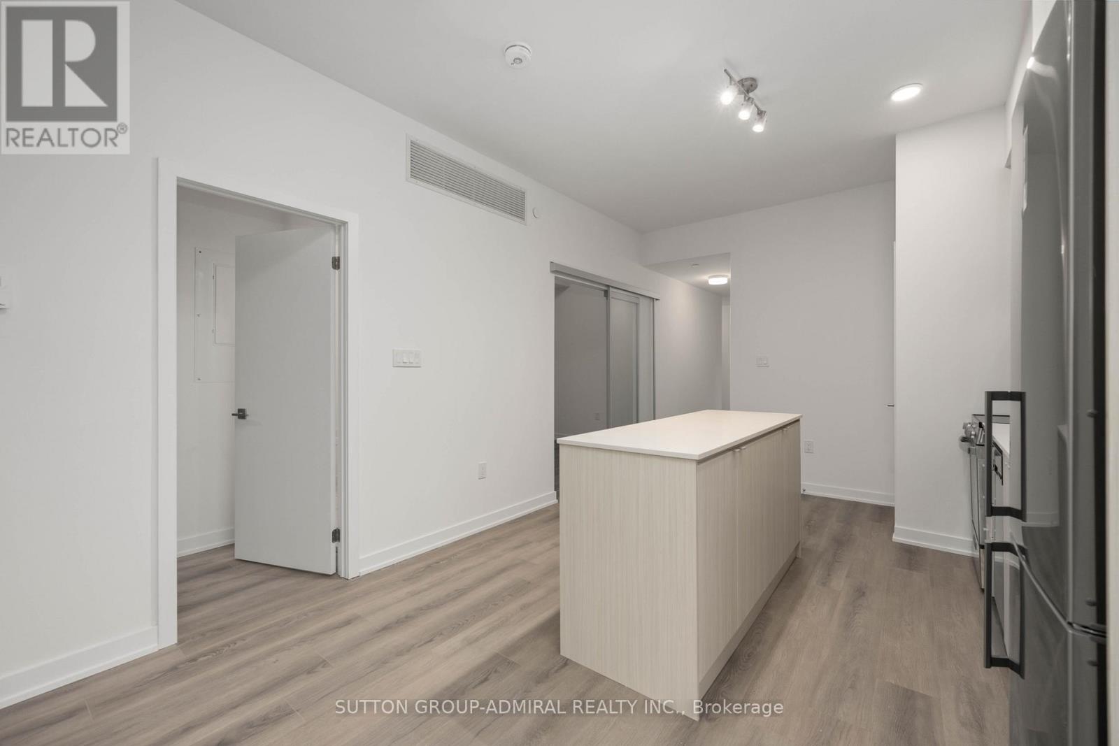 201 - 2433 Dufferin Street, Toronto, Ontario  M6E 3T3 - Photo 5 - W12474802