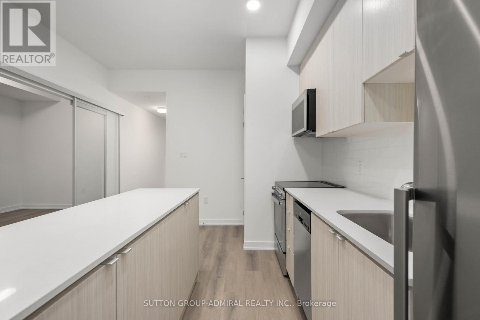 201 - 2433 Dufferin Street, Toronto, Ontario  M6E 3T3 - Photo 7 - W12474802