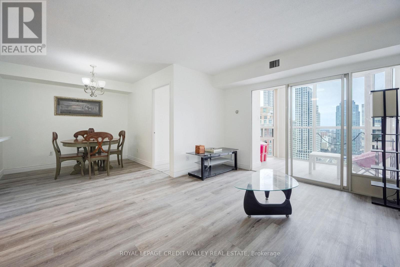 2002 - 265 Enfield Place, Mississauga, Ontario  L5B 3Y7 - Photo 10 - W12474814