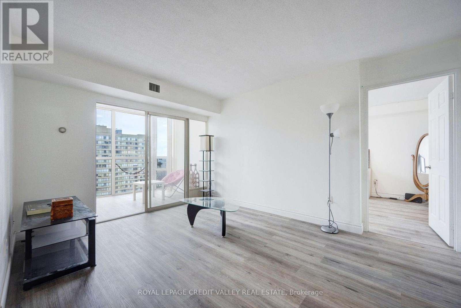 2002 - 265 Enfield Place, Mississauga, Ontario  L5B 3Y7 - Photo 11 - W12474814