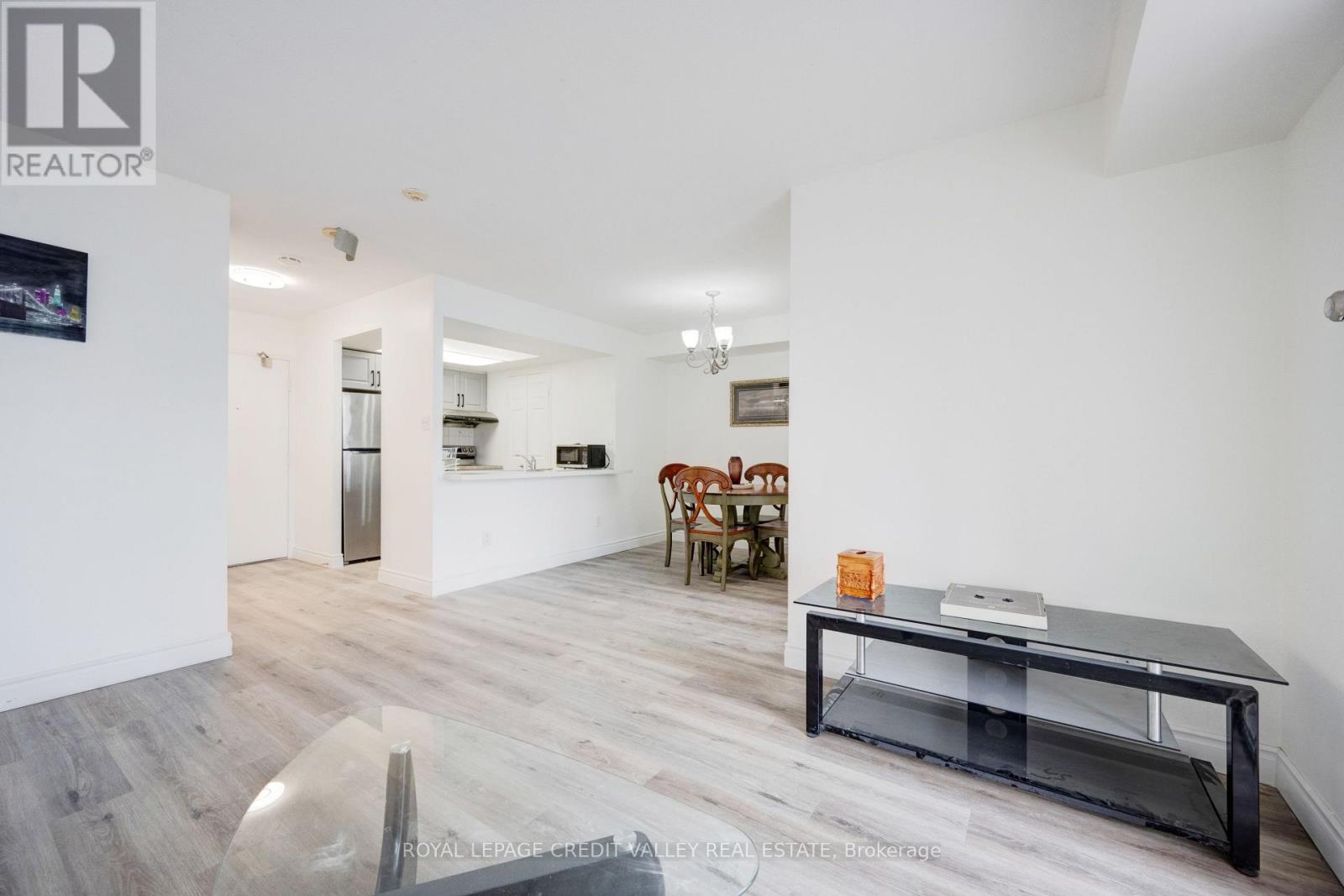 2002 - 265 Enfield Place, Mississauga, Ontario  L5B 3Y7 - Photo 12 - W12474814