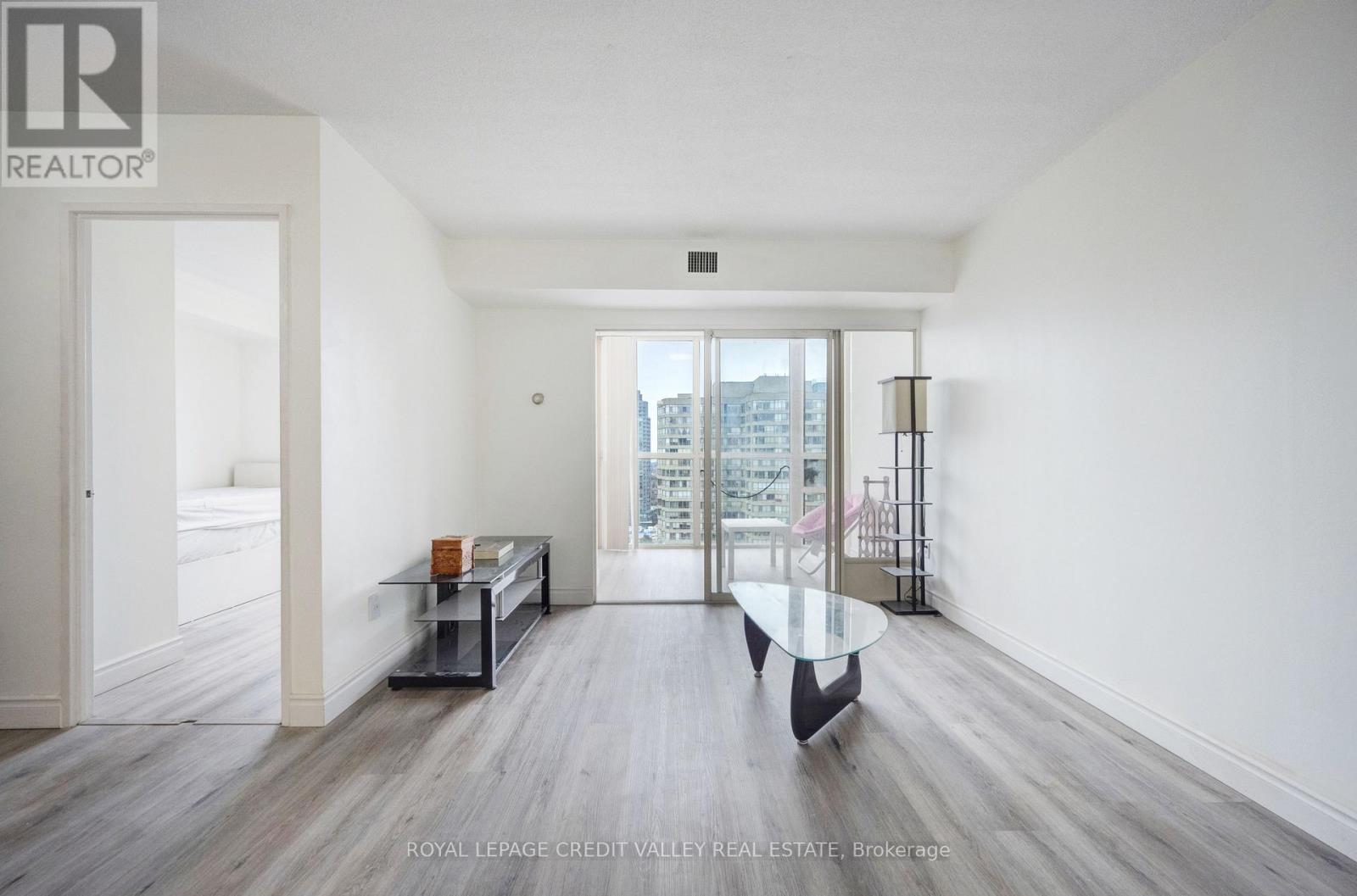 2002 - 265 Enfield Place, Mississauga, Ontario  L5B 3Y7 - Photo 13 - W12474814