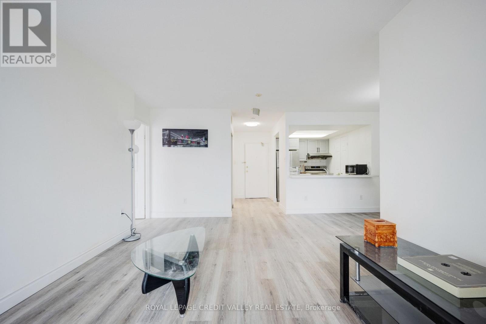 2002 - 265 Enfield Place, Mississauga, Ontario  L5B 3Y7 - Photo 15 - W12474814