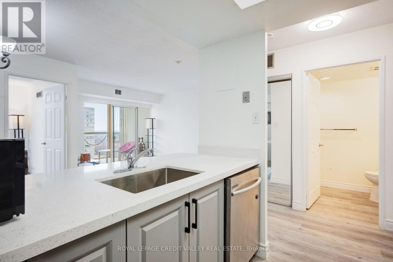 2002 - 265 Enfield Place, Mississauga, Ontario  L5B 3Y7 - Photo 21 - W12474814