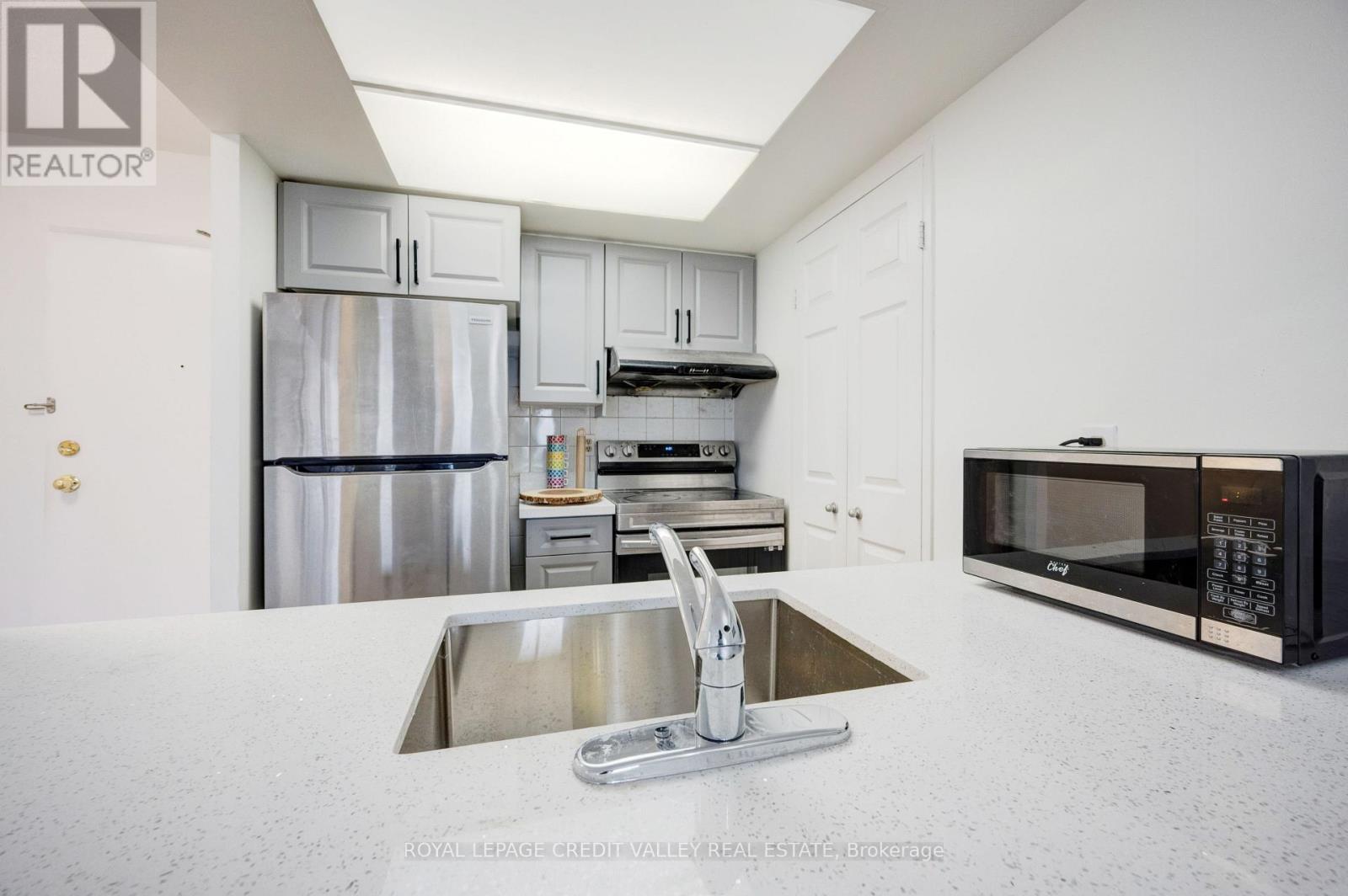 2002 - 265 Enfield Place, Mississauga, Ontario  L5B 3Y7 - Photo 23 - W12474814