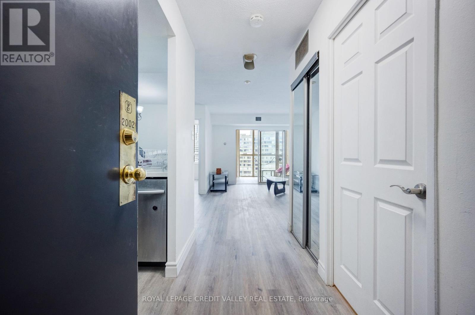 2002 - 265 Enfield Place, Mississauga, Ontario  L5B 3Y7 - Photo 7 - W12474814
