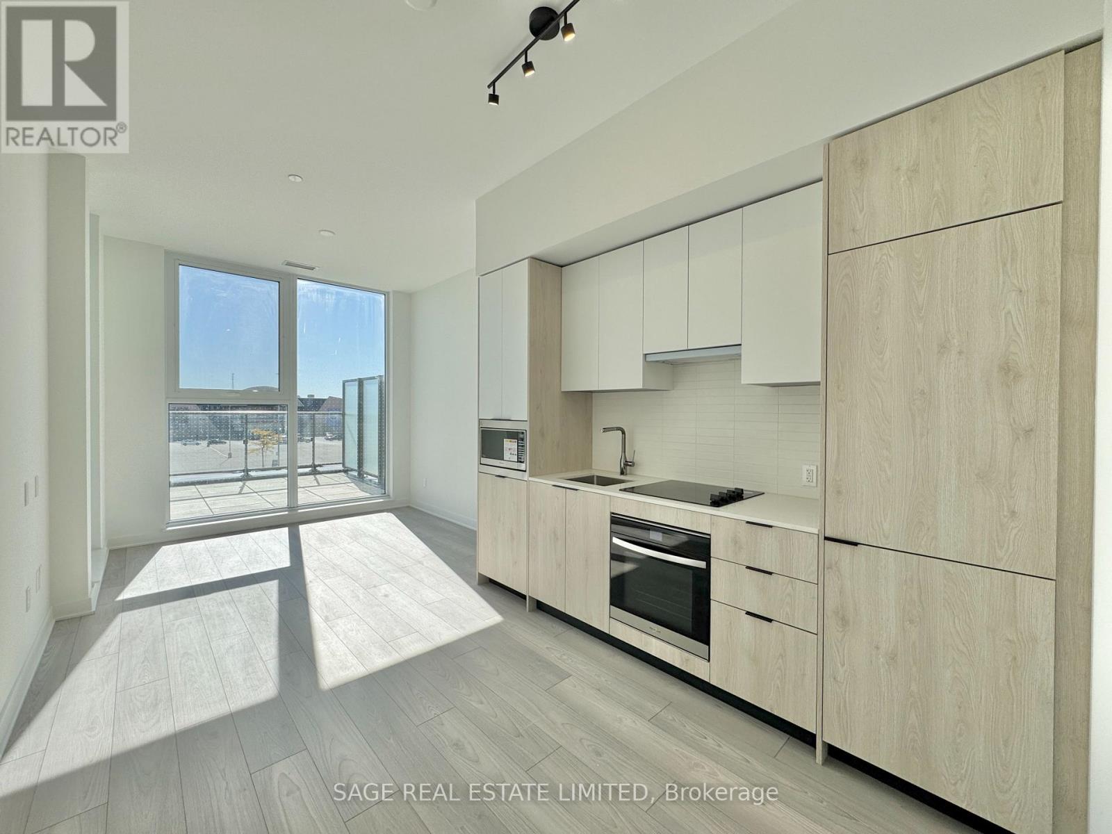 202 - 1007 THE QUEENSWAY, Toronto, Ontario