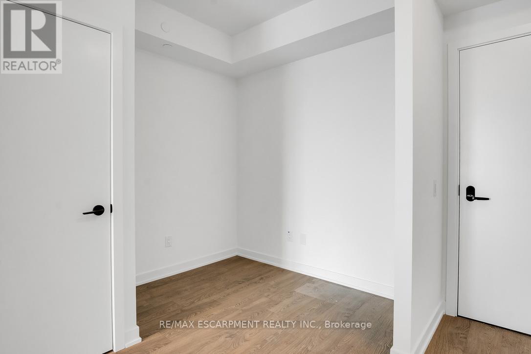 1203 - 220 Missinnihe Way, Mississauga, Ontario  L5H 0A9 - Photo 6 - W12474826