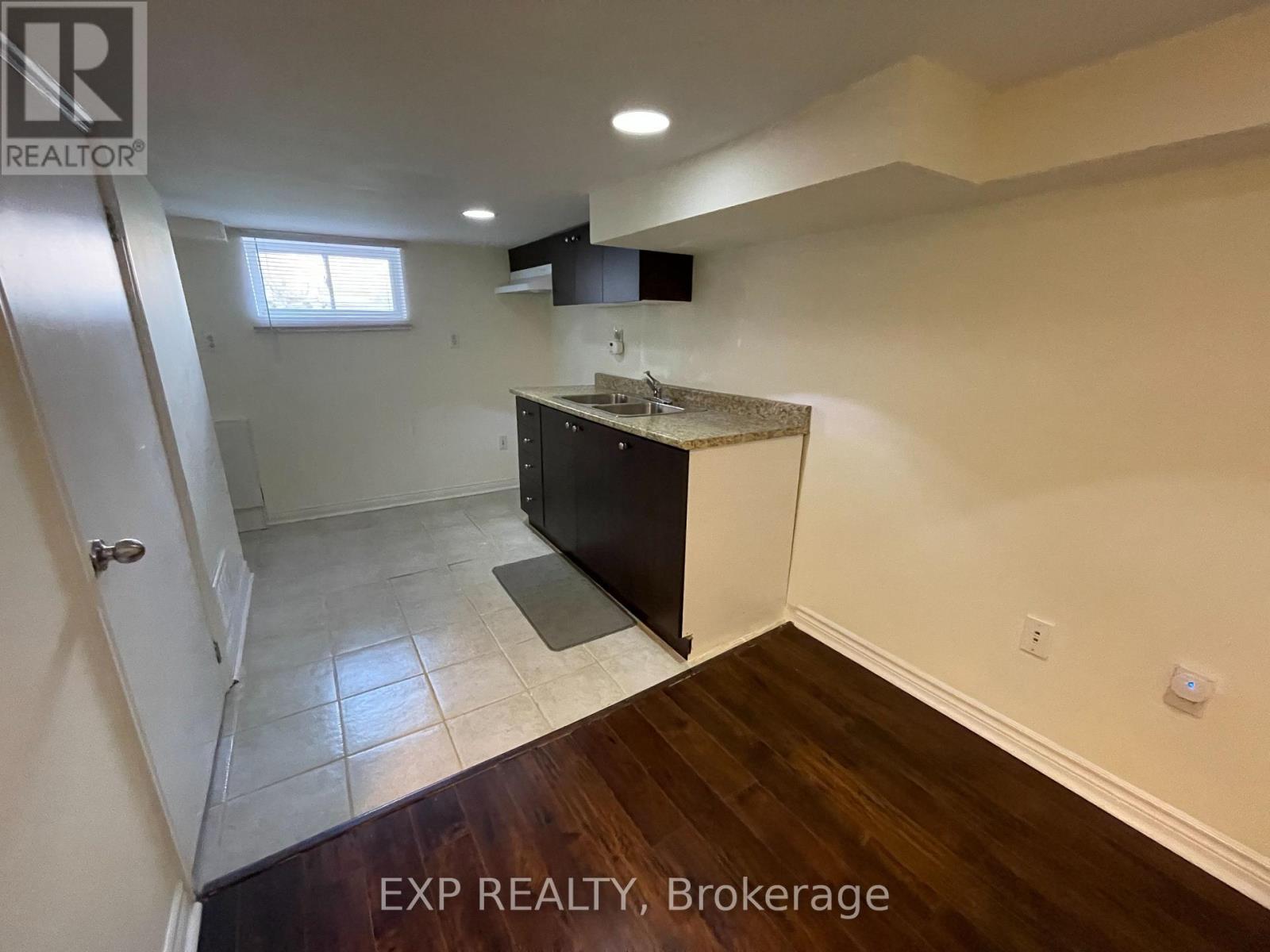 1084 Haig Boulevard, Mississauga, Ontario  L5E 2M5 - Photo 27 - W12474827