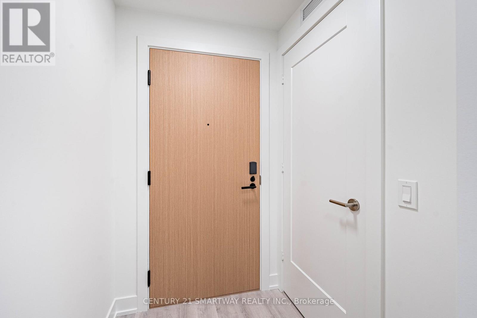 304 - 60 Central Park Roadway, Toronto, Ontario  M9A 0E6 - Photo 6 - W12474833
