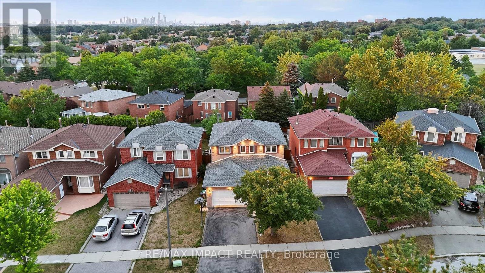 4086 Rossland Crescent, Mississauga, Ontario  L5L 4B8 - Photo 2 - W12474841