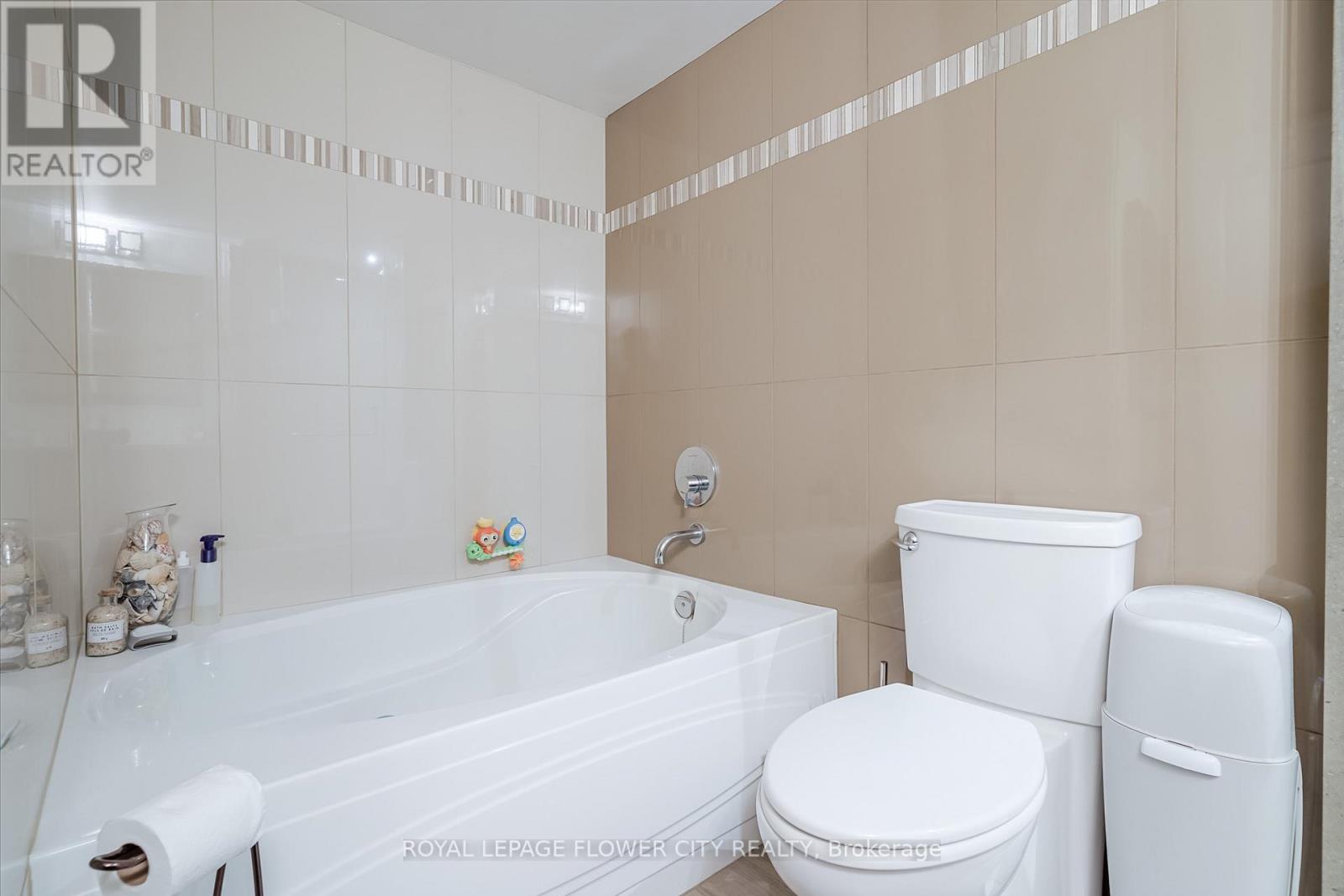 611 - 1 Rowntree Road N, Toronto, Ontario  M9V 5G7 - Photo 12 - W12474842