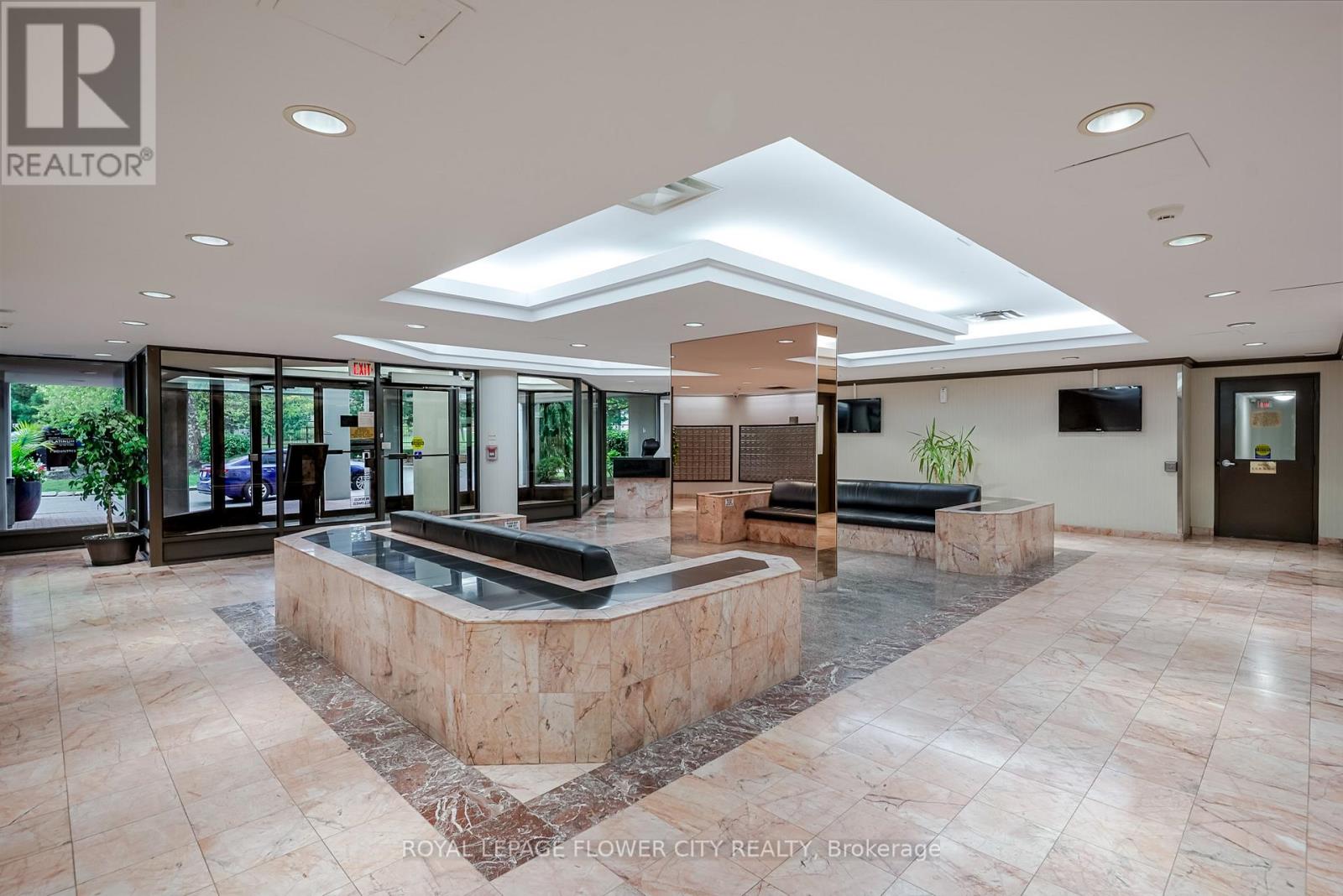 611 - 1 Rowntree Road N, Toronto, Ontario  M9V 5G7 - Photo 2 - W12474842