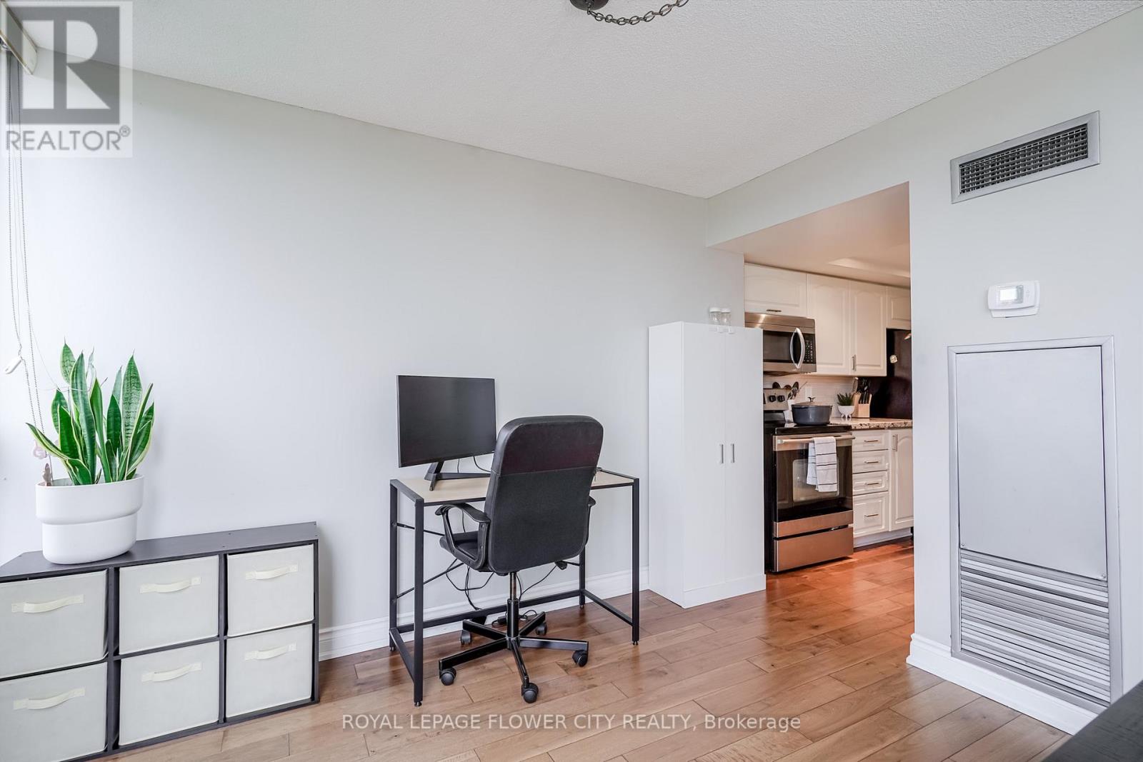 611 - 1 Rowntree Road N, Toronto, Ontario  M9V 5G7 - Photo 33 - W12474842