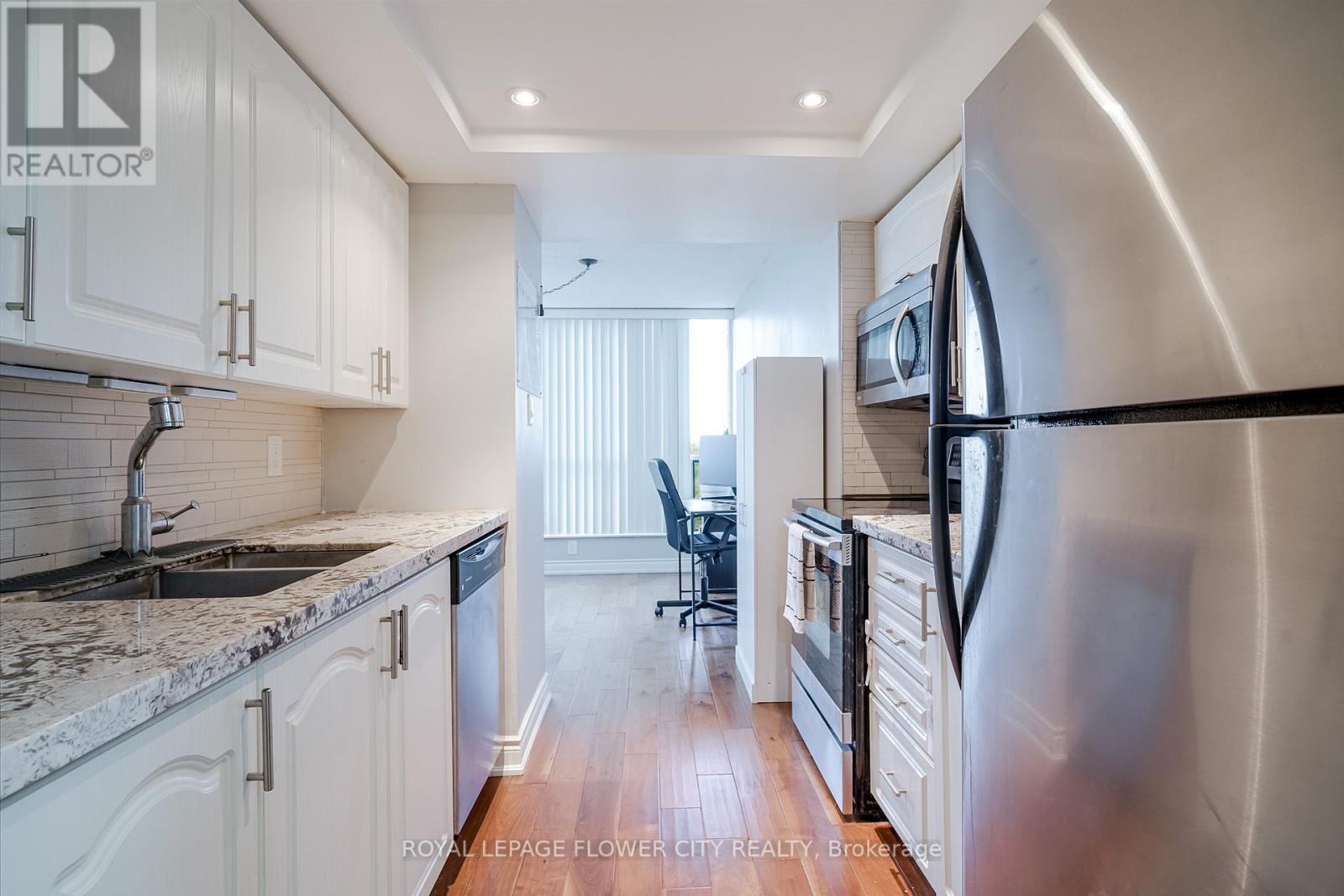 611 - 1 Rowntree Road N, Toronto, Ontario  M9V 5G7 - Photo 38 - W12474842