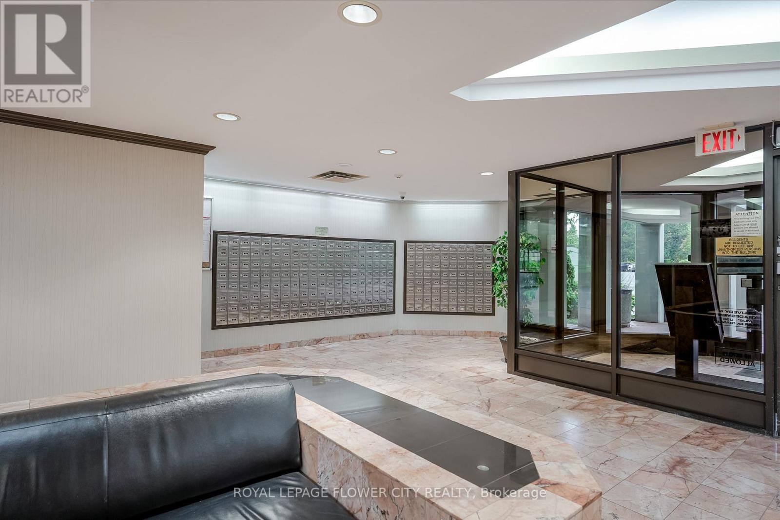 611 - 1 Rowntree Road N, Toronto, Ontario  M9V 5G7 - Photo 4 - W12474842