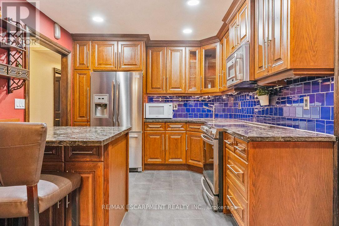 Upper - 1086 Mississauga Valley Boulevard, Mississauga, Ontario  L5A 3J4 - Photo 10 - W12474850
