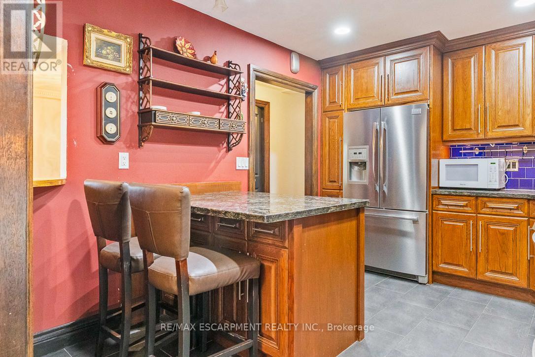 Upper - 1086 Mississauga Valley Boulevard, Mississauga, Ontario  L5A 3J4 - Photo 11 - W12474850