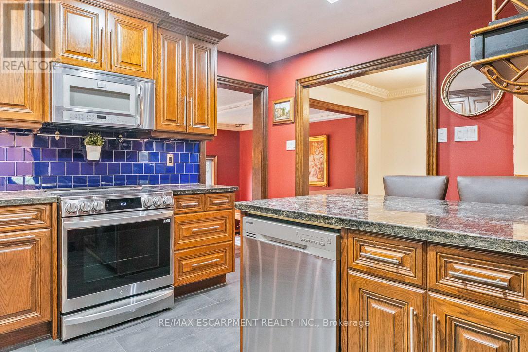 Upper - 1086 Mississauga Valley Boulevard, Mississauga, Ontario  L5A 3J4 - Photo 12 - W12474850