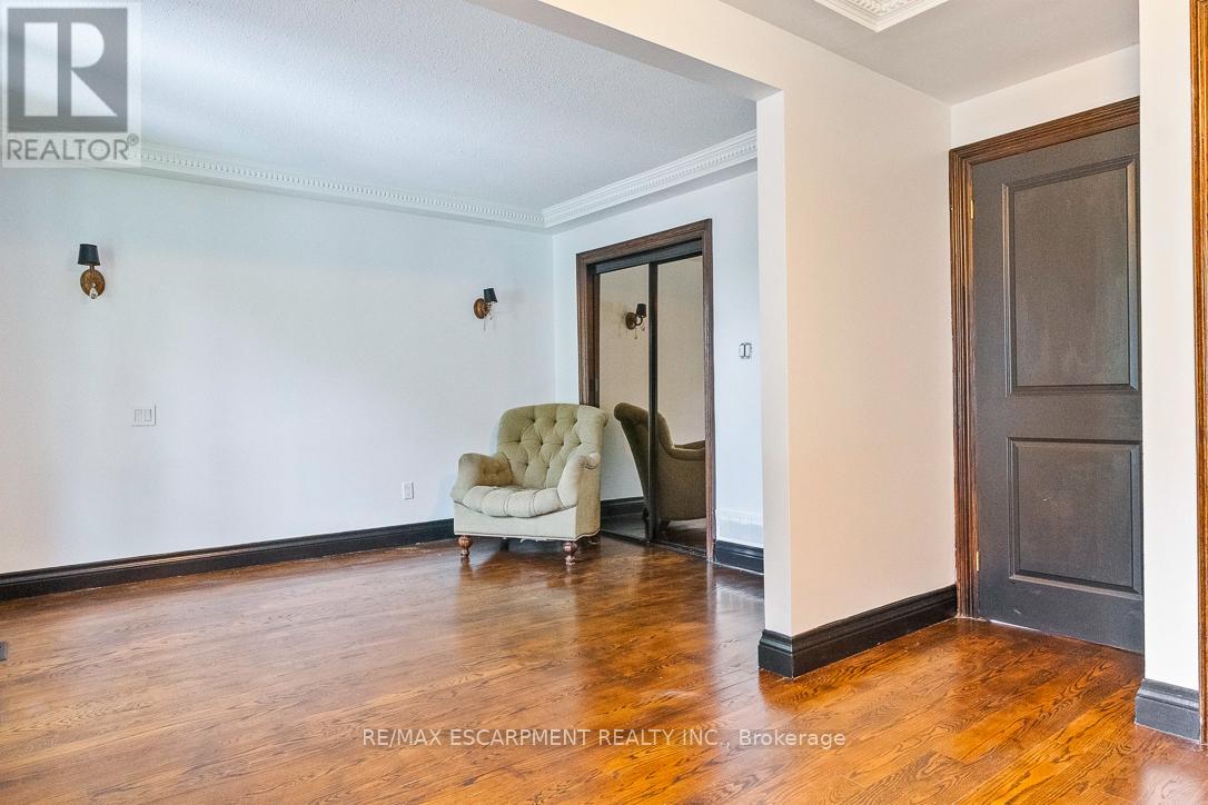 Upper - 1086 Mississauga Valley Boulevard, Mississauga, Ontario  L5A 3J4 - Photo 18 - W12474850