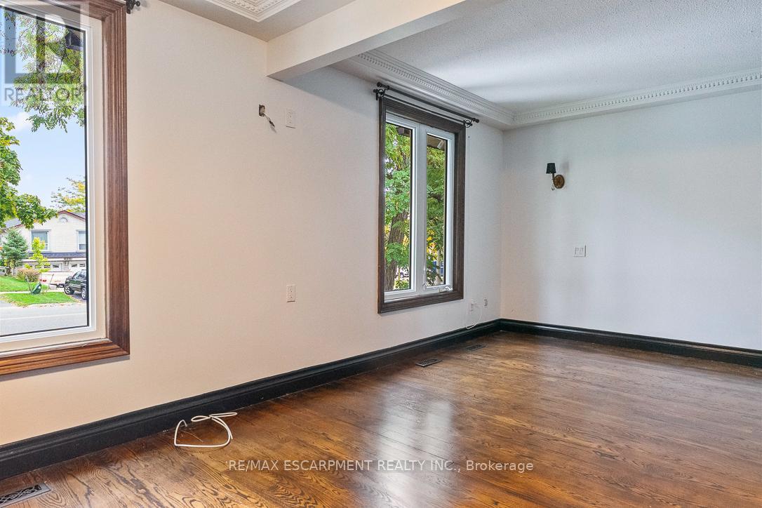 Upper - 1086 Mississauga Valley Boulevard, Mississauga, Ontario  L5A 3J4 - Photo 19 - W12474850