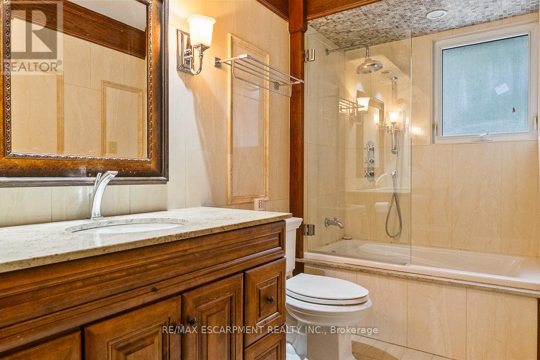 Upper - 1086 Mississauga Valley Boulevard, Mississauga, Ontario  L5A 3J4 - Photo 24 - W12474850