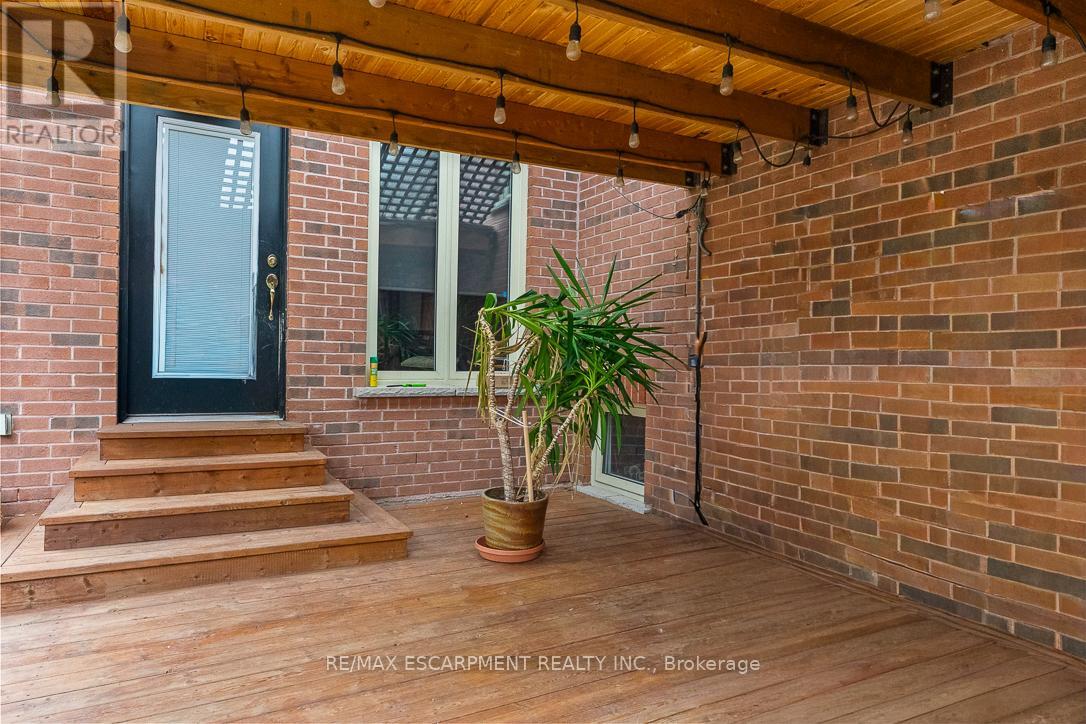 Upper - 1086 Mississauga Valley Boulevard, Mississauga, Ontario  L5A 3J4 - Photo 25 - W12474850