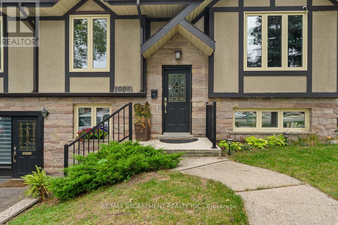 Upper - 1086 Mississauga Valley Boulevard, Mississauga, Ontario  L5A 3J4 - Photo 3 - W12474850
