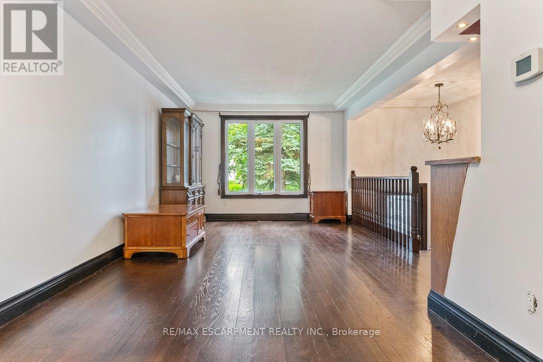 Upper - 1086 Mississauga Valley Boulevard, Mississauga, Ontario  L5A 3J4 - Photo 6 - W12474850