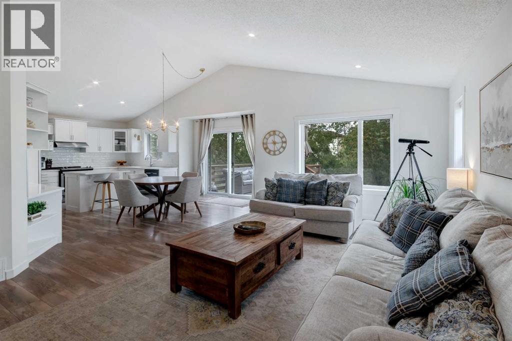 120 West Creek Close, Chestermere, Alberta  T1X 1M2 - Photo 5 - A2264919