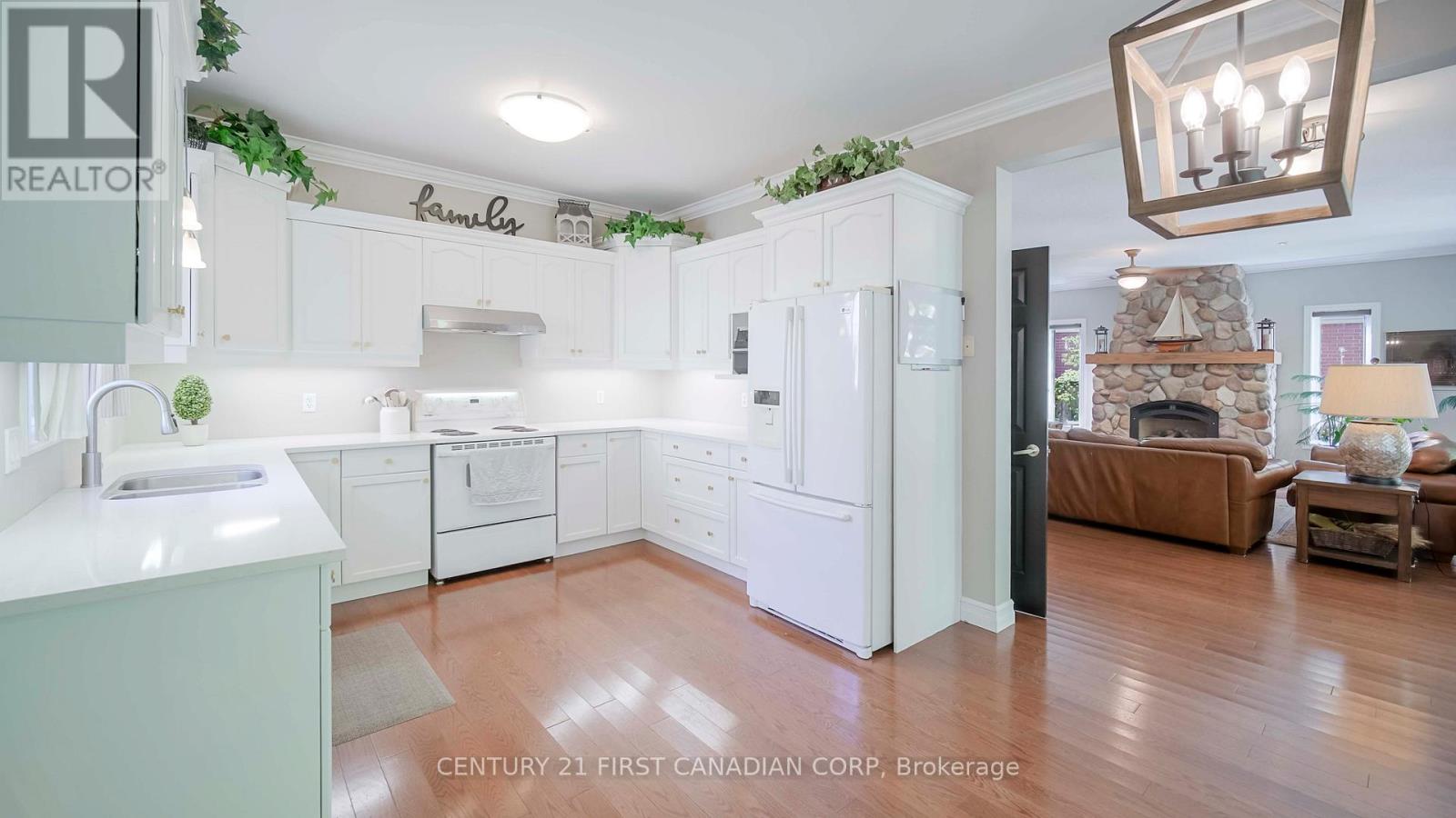 327 Richmeadow Road, London North, Ontario  N6H 5T2 - Photo 10 - X12474878