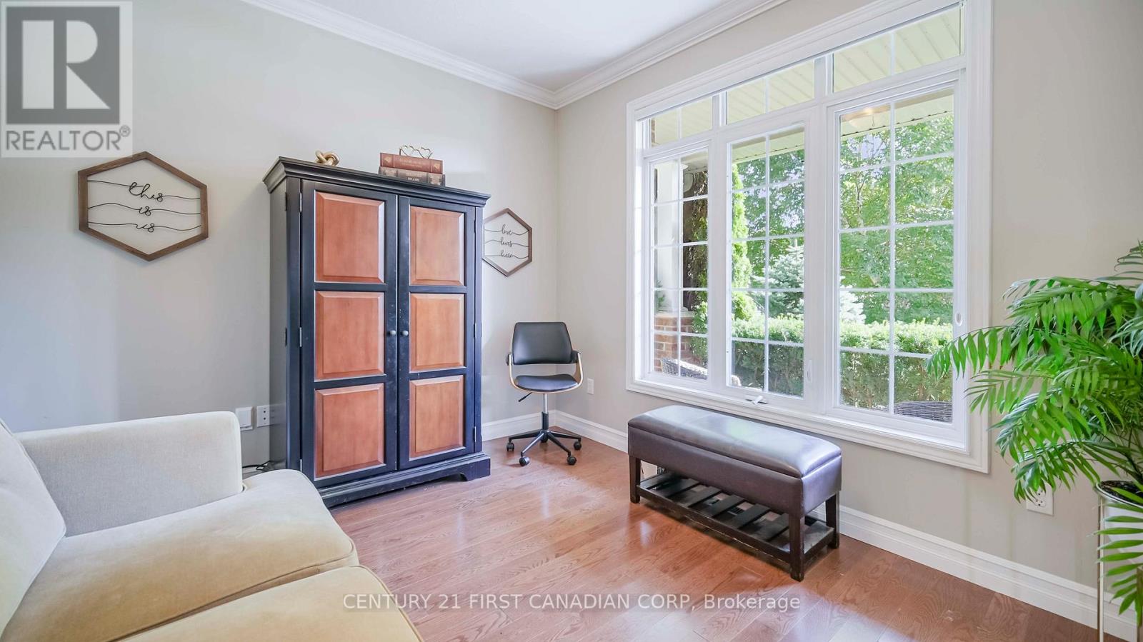 327 Richmeadow Road, London North, Ontario  N6H 5T2 - Photo 4 - X12474878