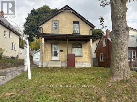 138 Courtland Avenue E, Kitchener, Ontario  N2G 2V1 - Photo 1 - X12474824
