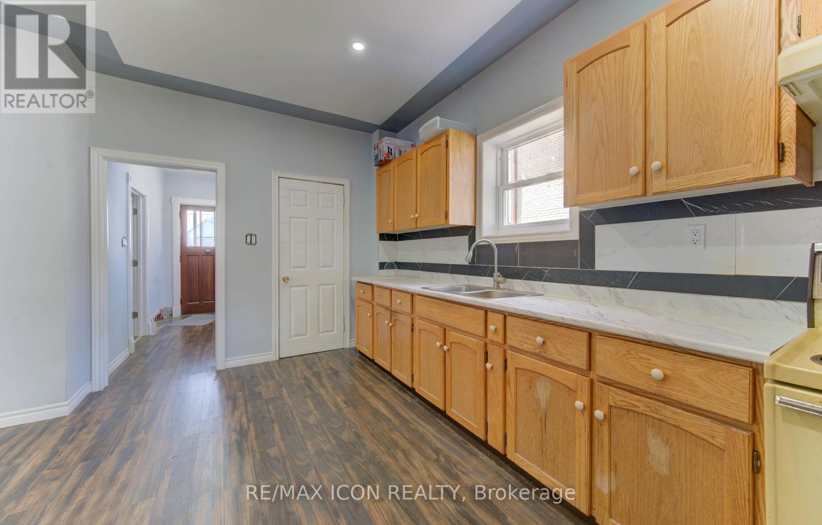 138 Courtland Avenue E, Kitchener, Ontario  N2G 2V1 - Photo 7 - X12474824