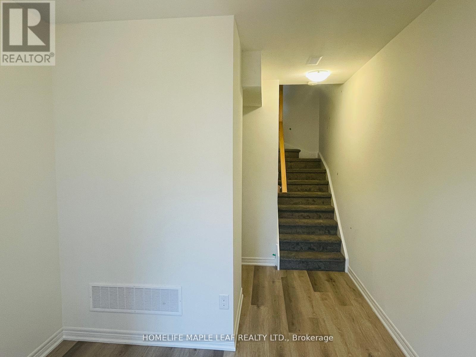 115 - 27 Roxanne Drive, Hamilton, Ontario  L8H 1L9 - Photo 5 - X12474847