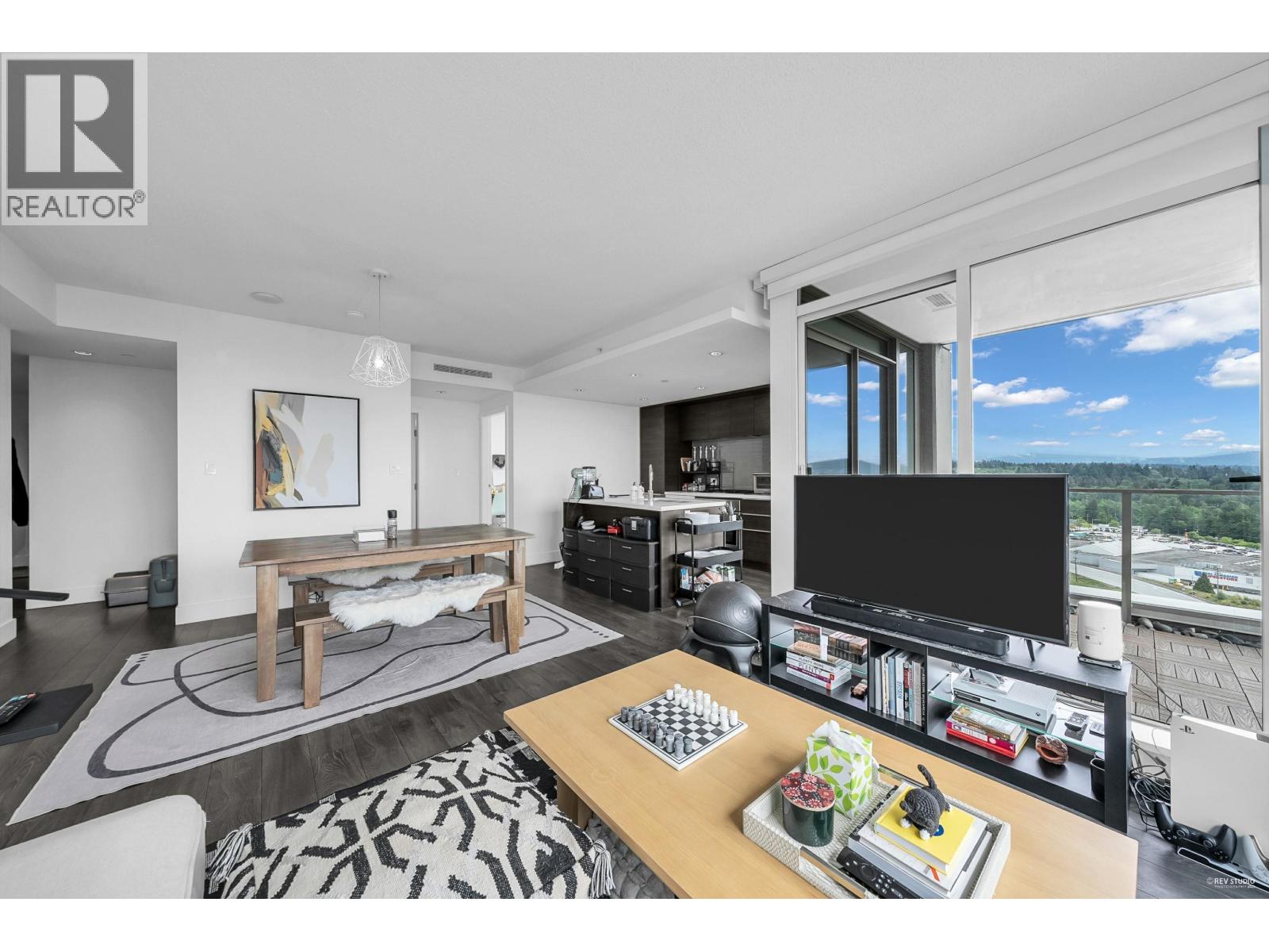 2104 1550 Fern Street, North Vancouver, British Columbia  V7J 0A9 - Photo 2 - R3060629