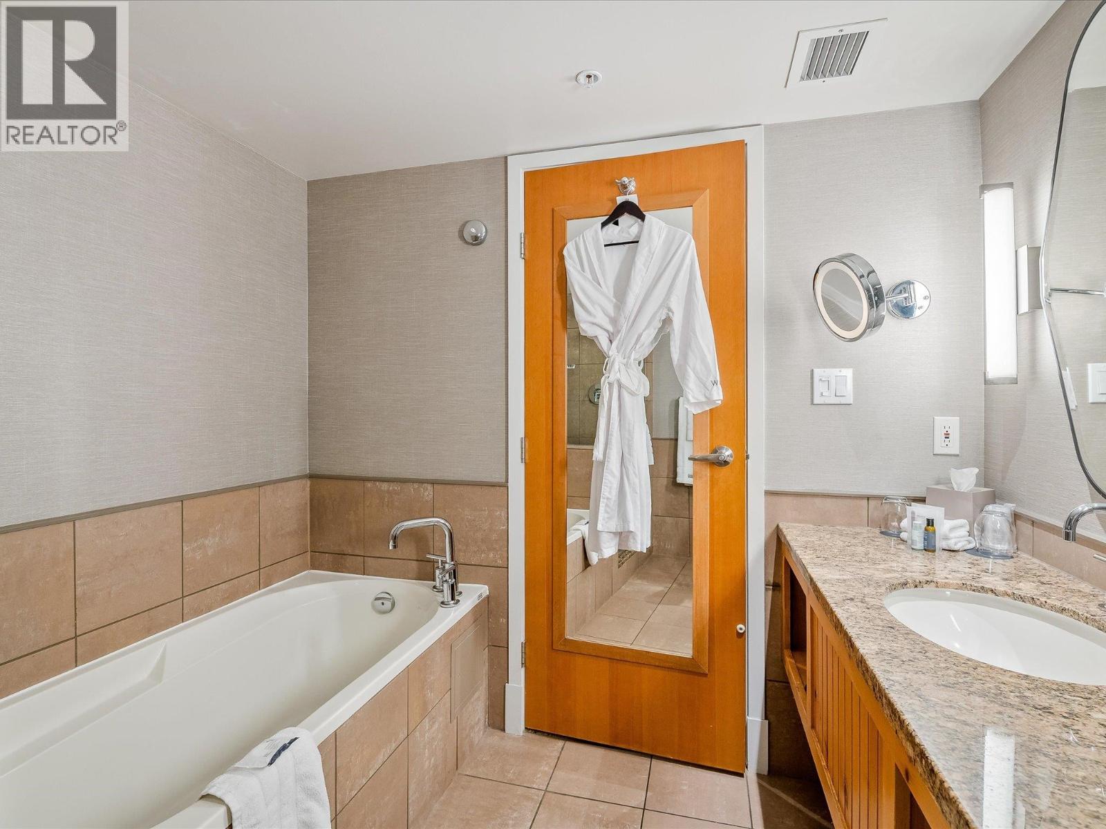 679 4090 Whistler Way, Whistler, British Columbia  V8E 1J3 - Photo 14 - R3060658